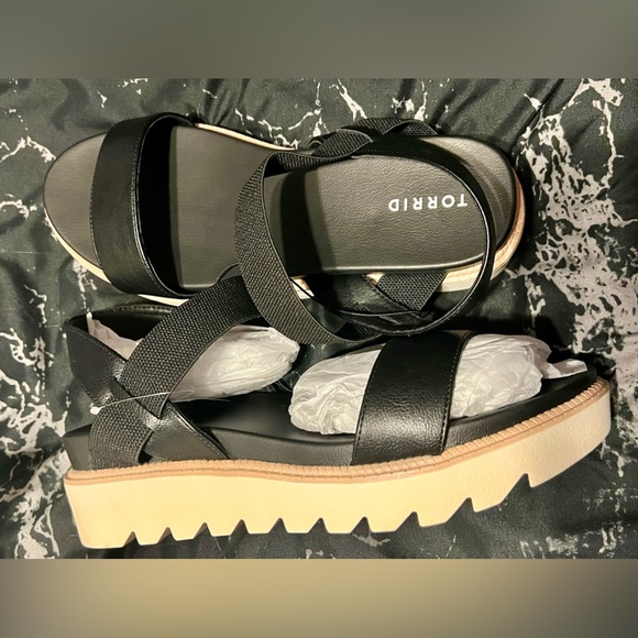 Torrid two piece stretch flatform sandals - Picture 2 of 6